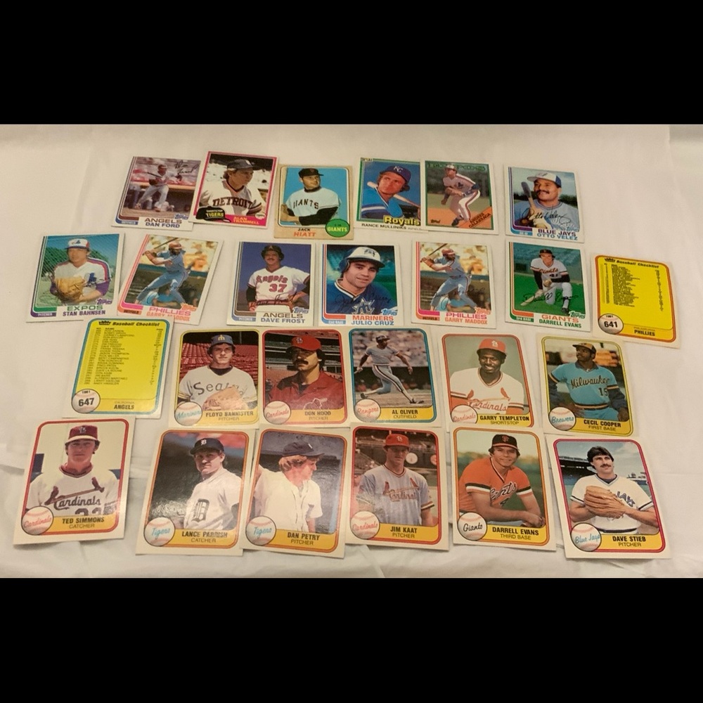 Bundle of Baseball Cards Lot 200